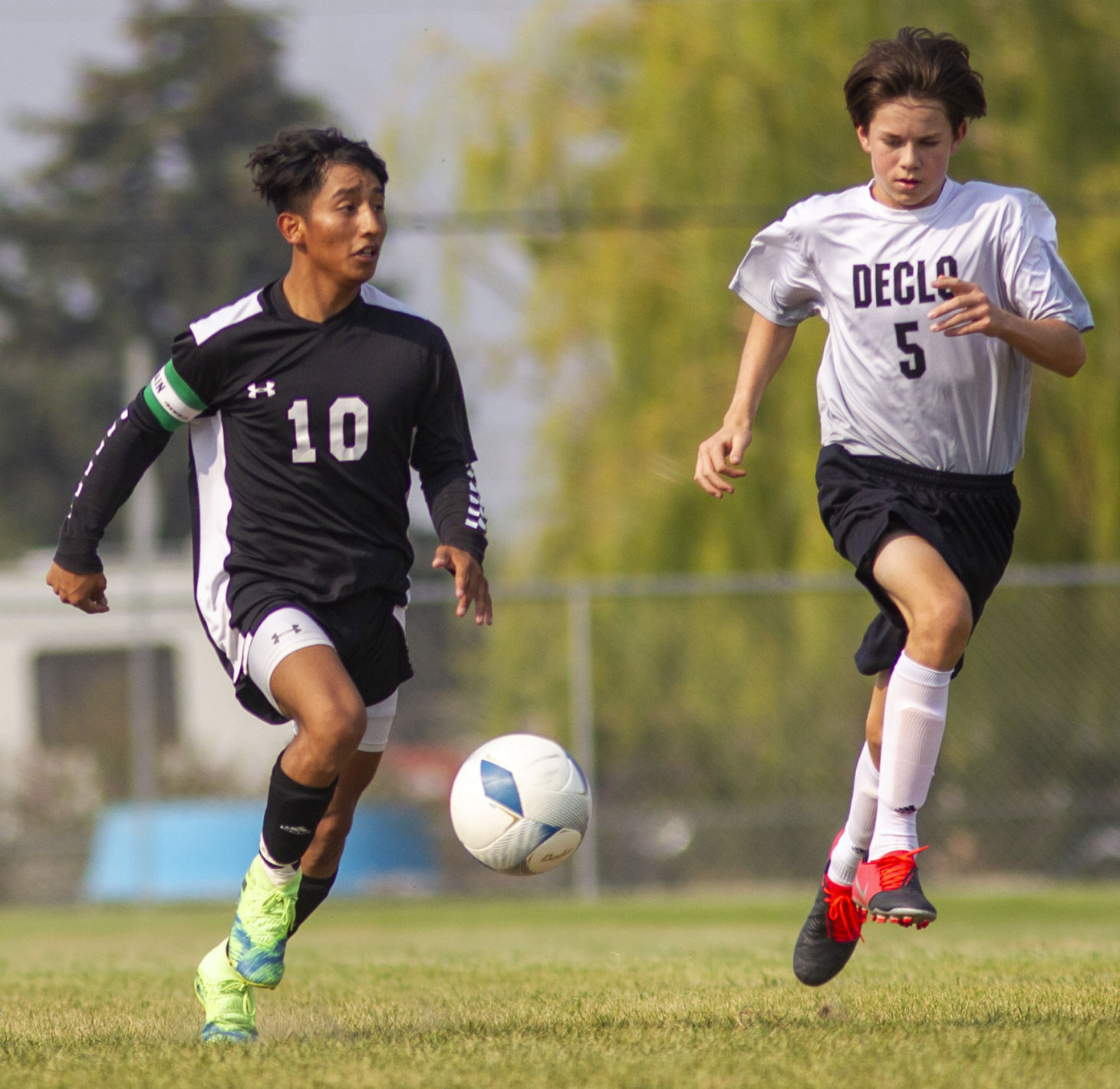 Buhl battles Declo boys soccer